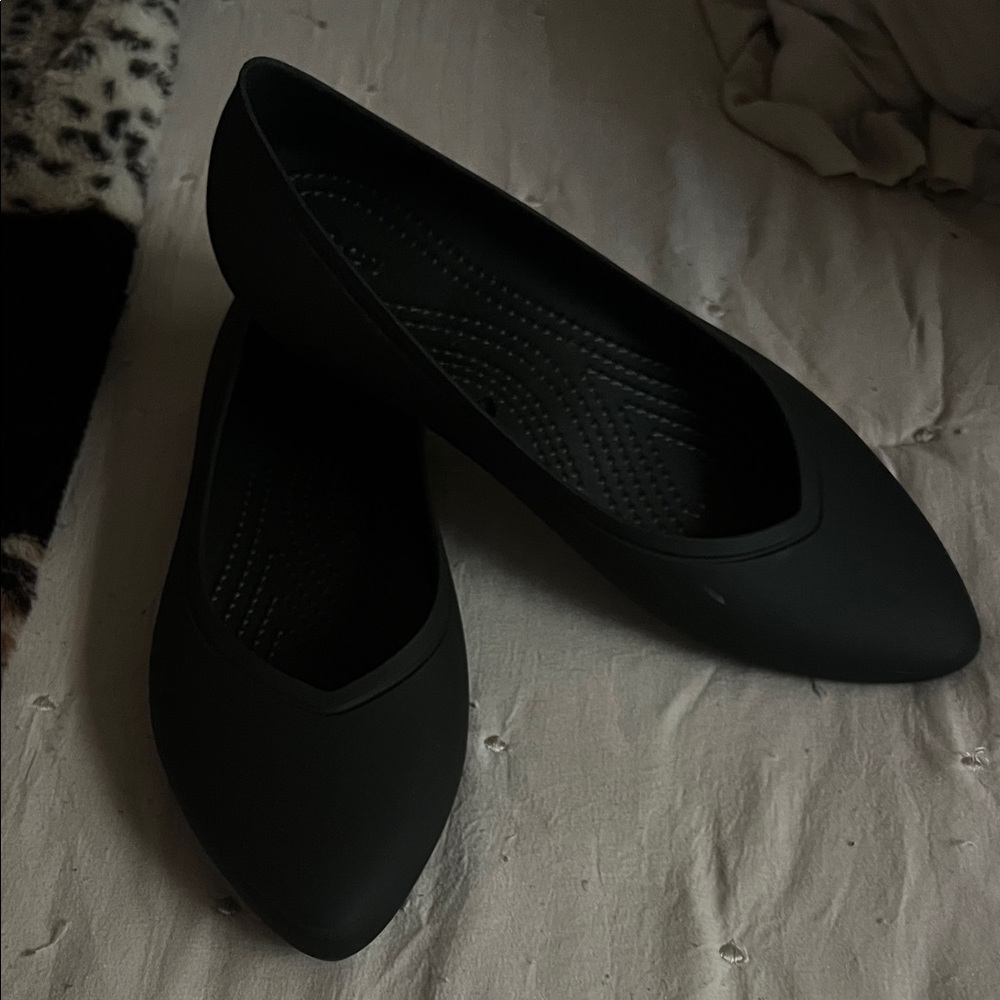 CROCS Women's Black Pointed Toe Ballet Flats